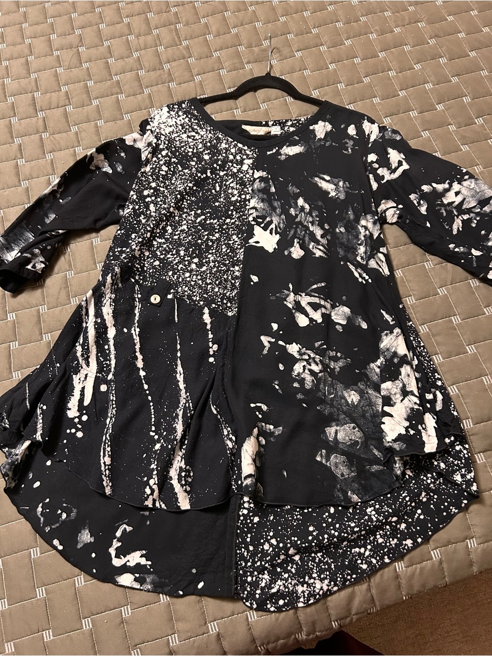 Lyng Black and White Splatter Pullover Tunic